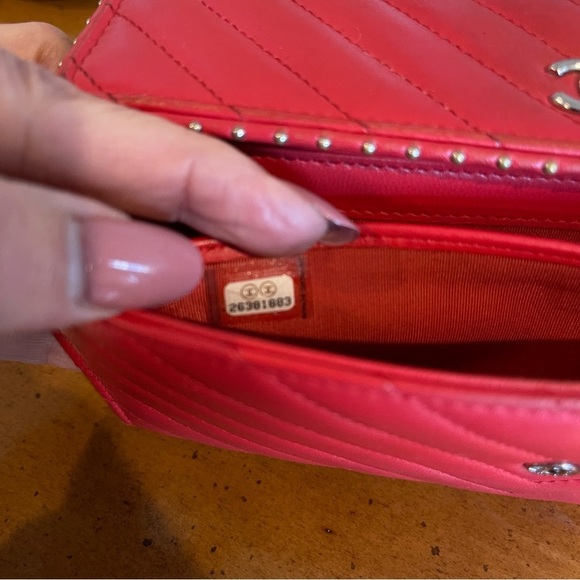 CHANEL V Stitch Chevron Studded Detail CC Logo Lambskin Long Trifold Wallet - Picture 15 of 17